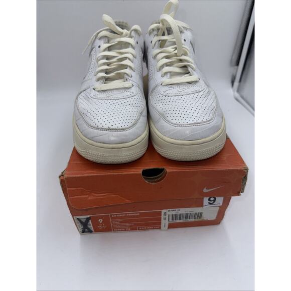 Size 9 - Nike Air Force 1 Premium White 2006 BS813 - Picture 1 of 8